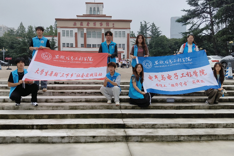 图为实践队于安徽博物院合照.jpg